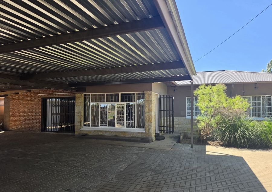 4 Bedroom Property for Sale in Wilgehof Free State